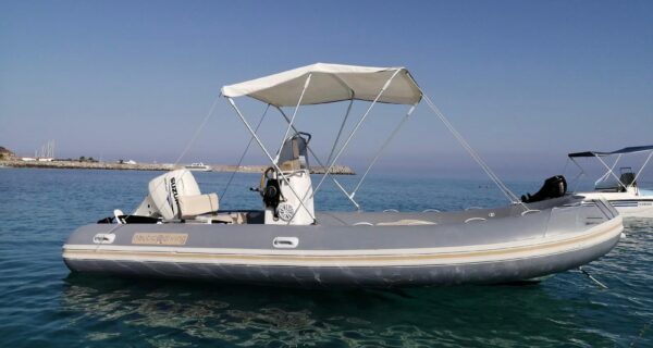 Gommone M .